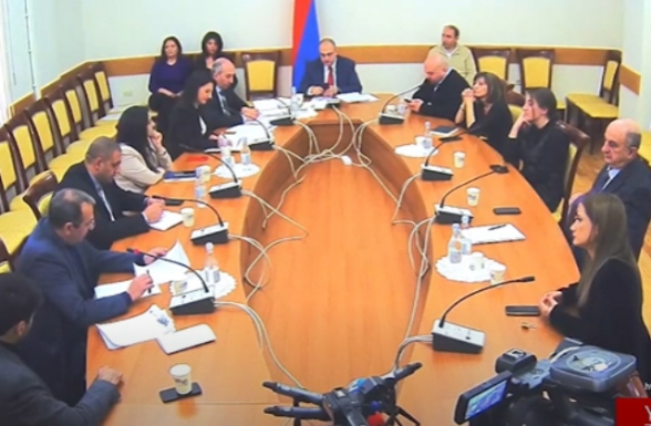 Օրենքի ո՞ր դրույթով է Գլխավոր դատախազը զեկուցում Փաշինյանին. Արծվիկ Մինասյանը՝ դատախազի տեղակալին (տեսանյութ)